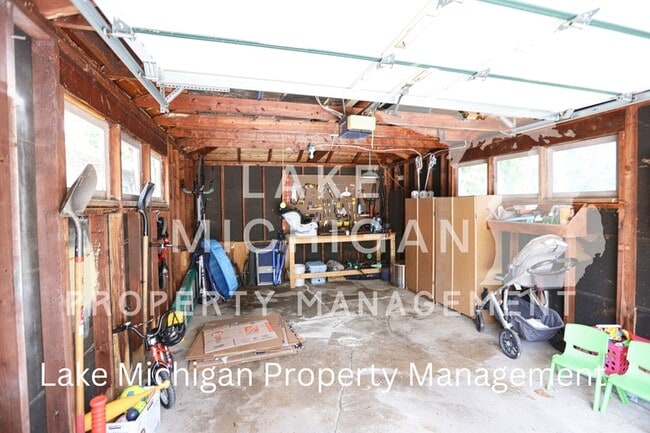 Building Photo - 1829 Duffield Dr NE