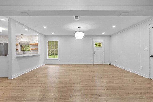 Building Photo - 3333 Meadow Hill Rd