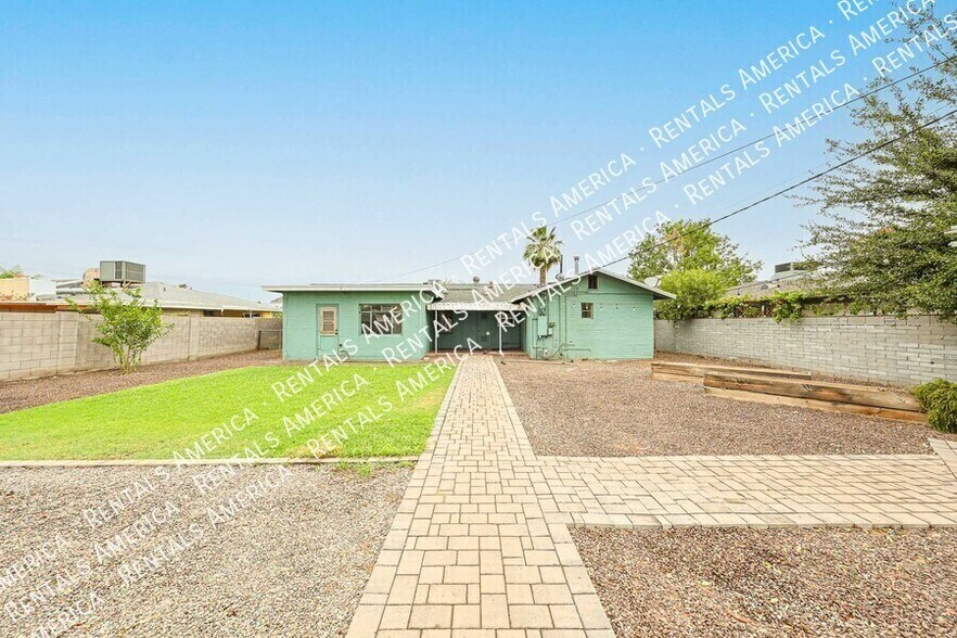 Building Photo - 1723 W Indianola Ave