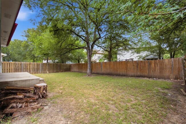 Building Photo - 108 Songbird Ct