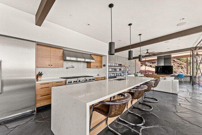 Building Photo - 4925 E Red Rock Dr