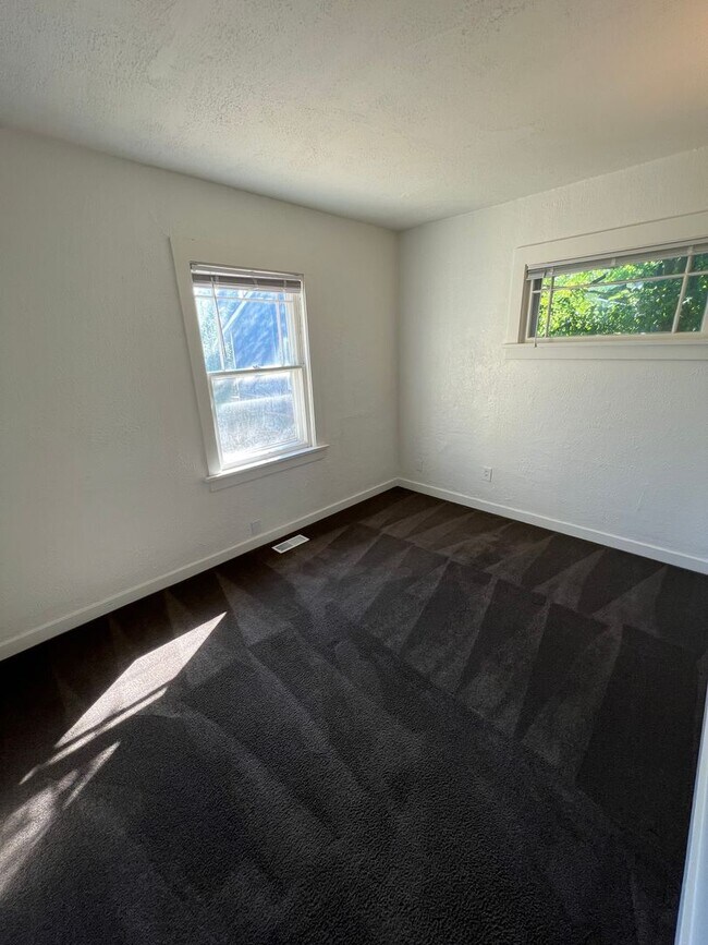 Building Photo - 3bd/1ba Craftsman in Tacoma