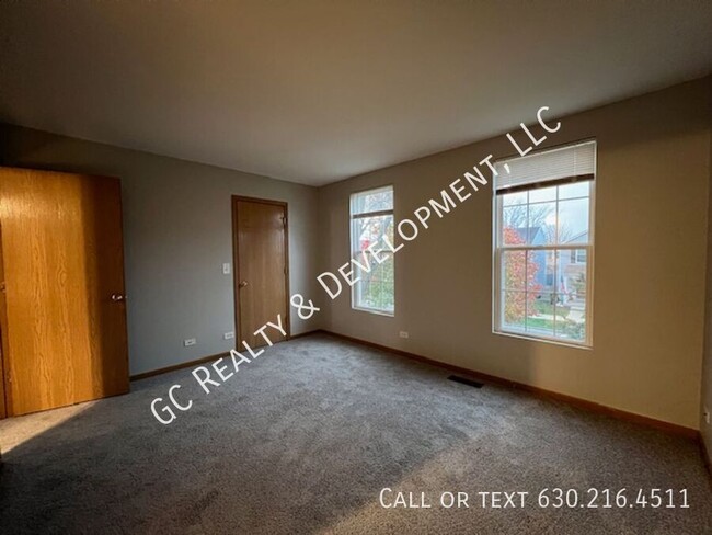 Building Photo - *** 3 BDRM - 1.5 BTH / NEW CARPET / FRESH ...