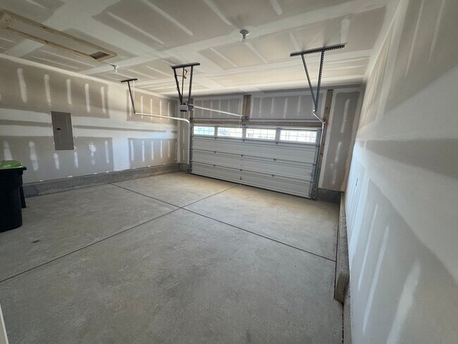 Building Photo - New 3 br 2.5 ba home in Kensington community China Grove