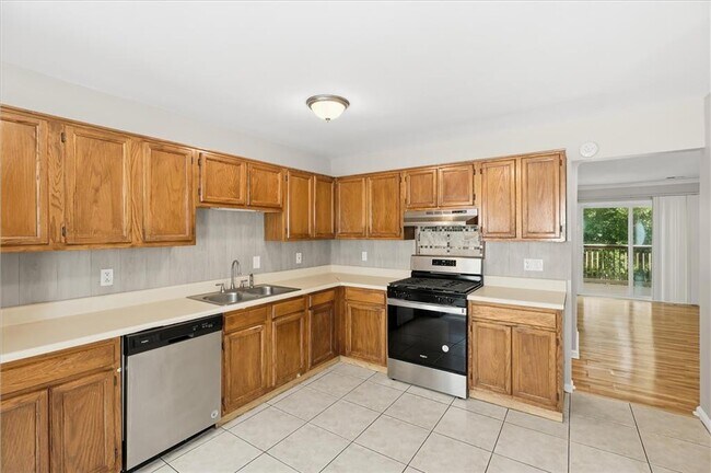 Building Photo - 3447 Kingswood Run