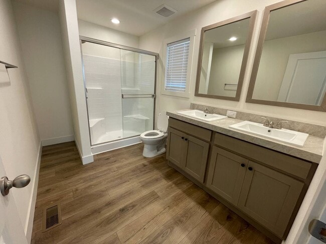 Building Photo - 5427 Edgewood Ln