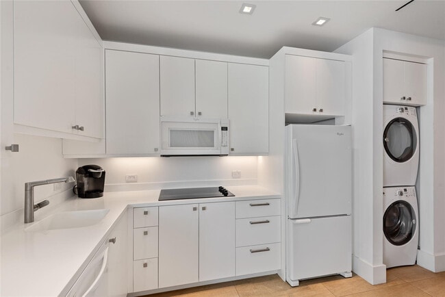 Building Photo - 500 Isle of Capri Dr