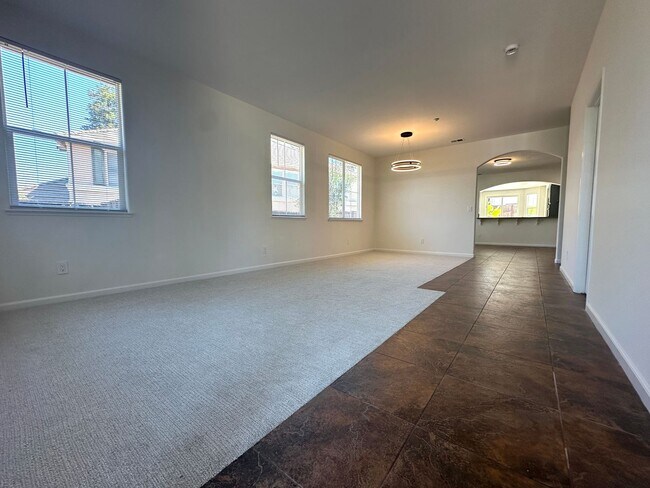 Building Photo - 2608 St Andrews Dr
