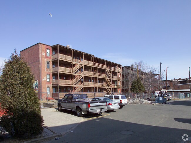 Building Photo - 530 S Bridge St