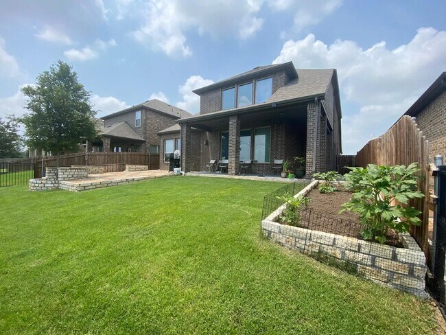 Building Photo - 15640 Pioneer Bluff Trail