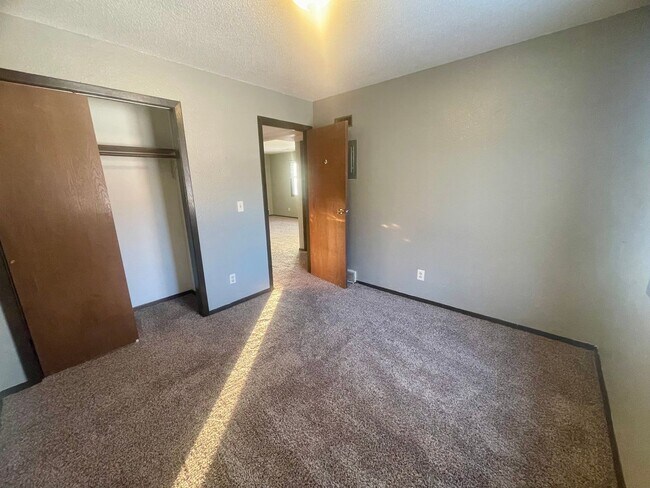 Building Photo - 3108 Sycamore Terrace