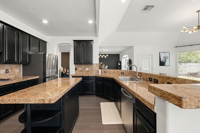 Building Photo - 14910 Lake Woodbridge Ct
