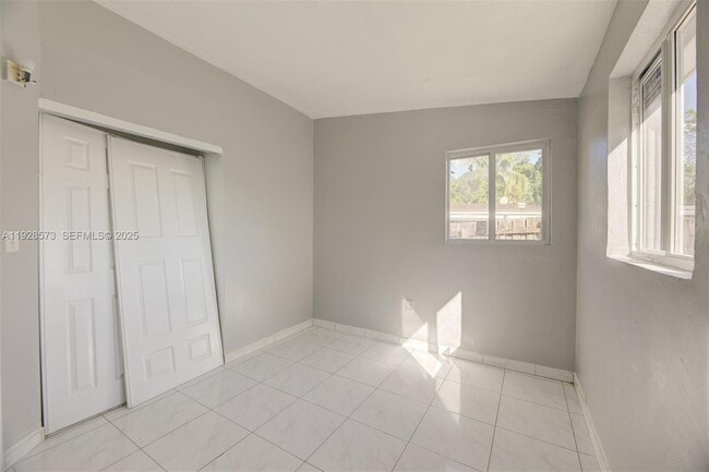 Building Photo - 3510 SW 39th St