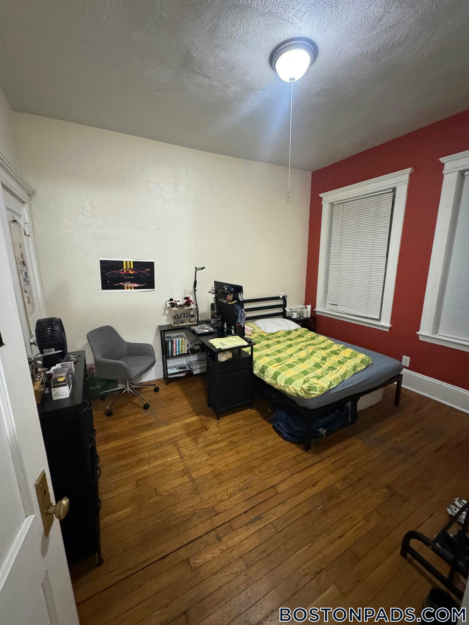 Building Photo - 463 Park Dr