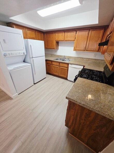 Building Photo - 1144-15-8 Rosedale Ave