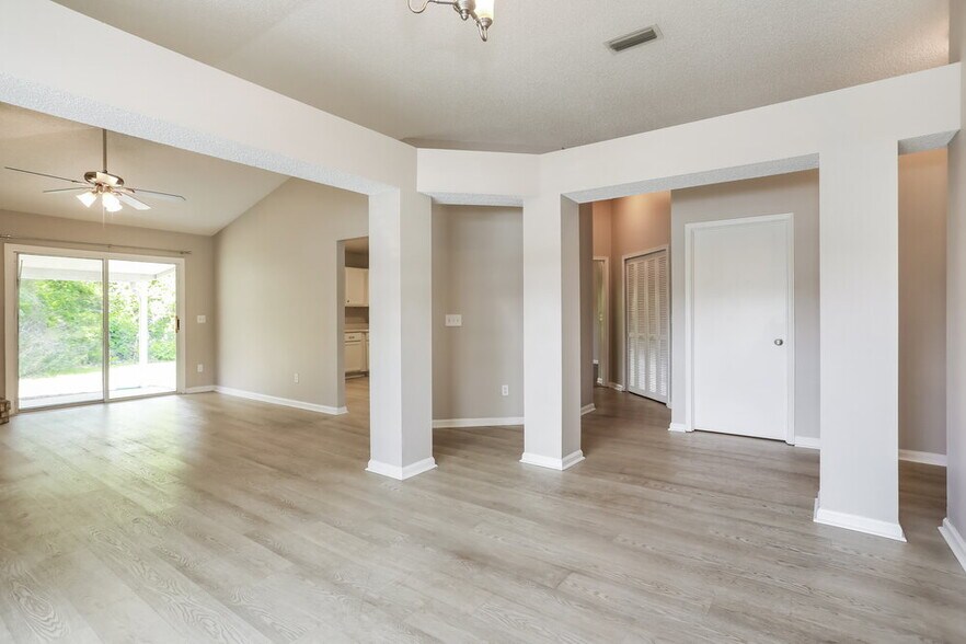 Building Photo - 2066 Tanager Dr