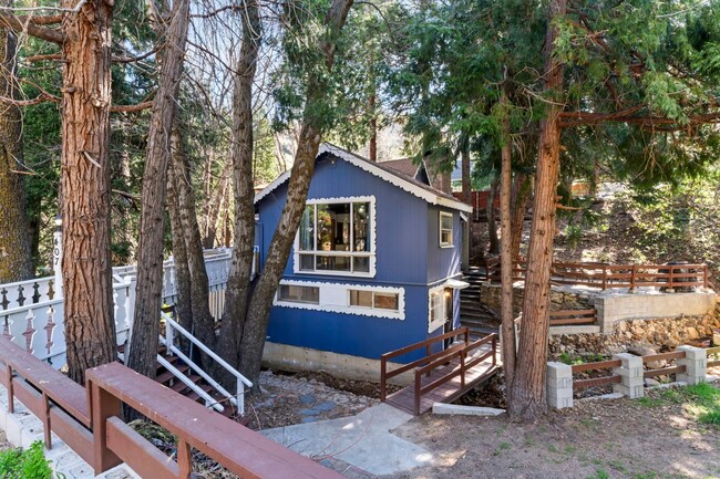 Building Photo - 407 S Dart Canyon Rd