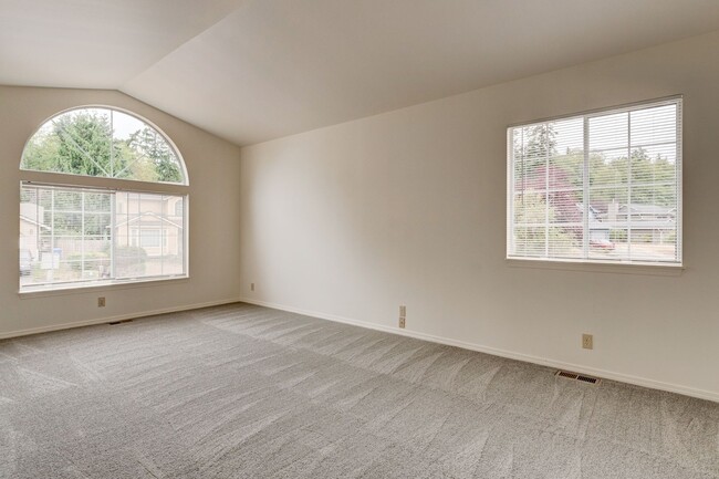 Building Photo - Three Bedroom Home with attached garage