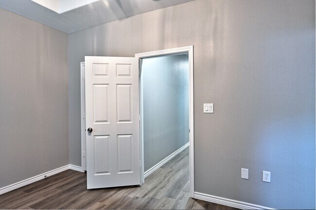 Building Photo - 11911 Nelwood St