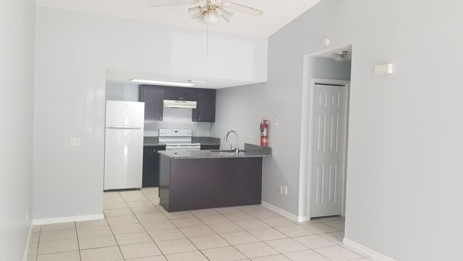 Building Photo - 7949 Pinehurst Dr