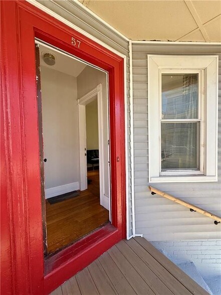 Building Photo - 57 Robin St