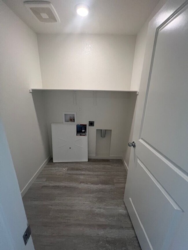 Building Photo - Brand new 4 Bedroom Smart Solar Home in Am...
