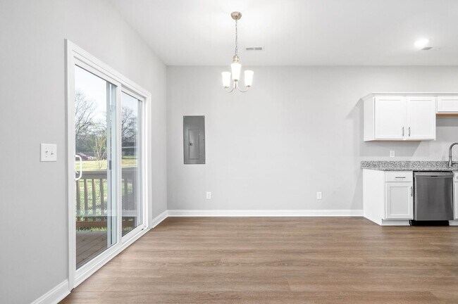 Building Photo - 5 Bedroom Home For Rent in St. Bethlehem Area!