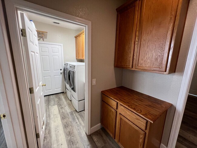 Building Photo - 4-bedroom single story in Sylvan School Di...