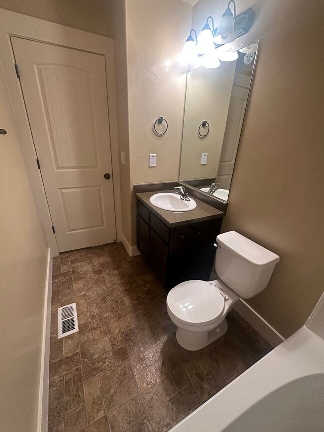 Building Photo - BEAUIFUL HOME!!!