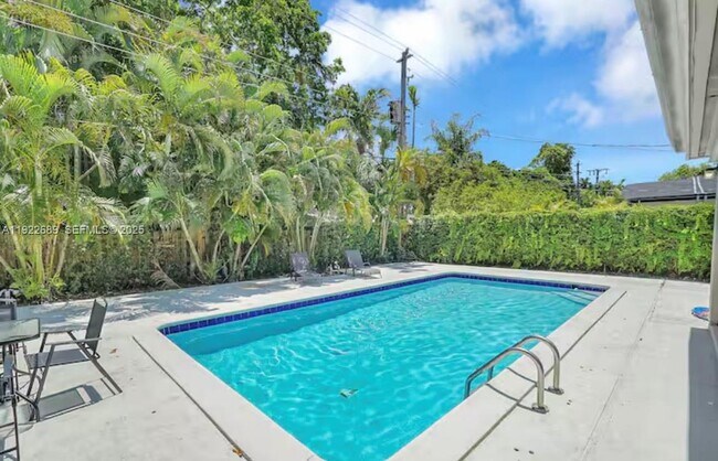 Building Photo - 2080 NE 205th St