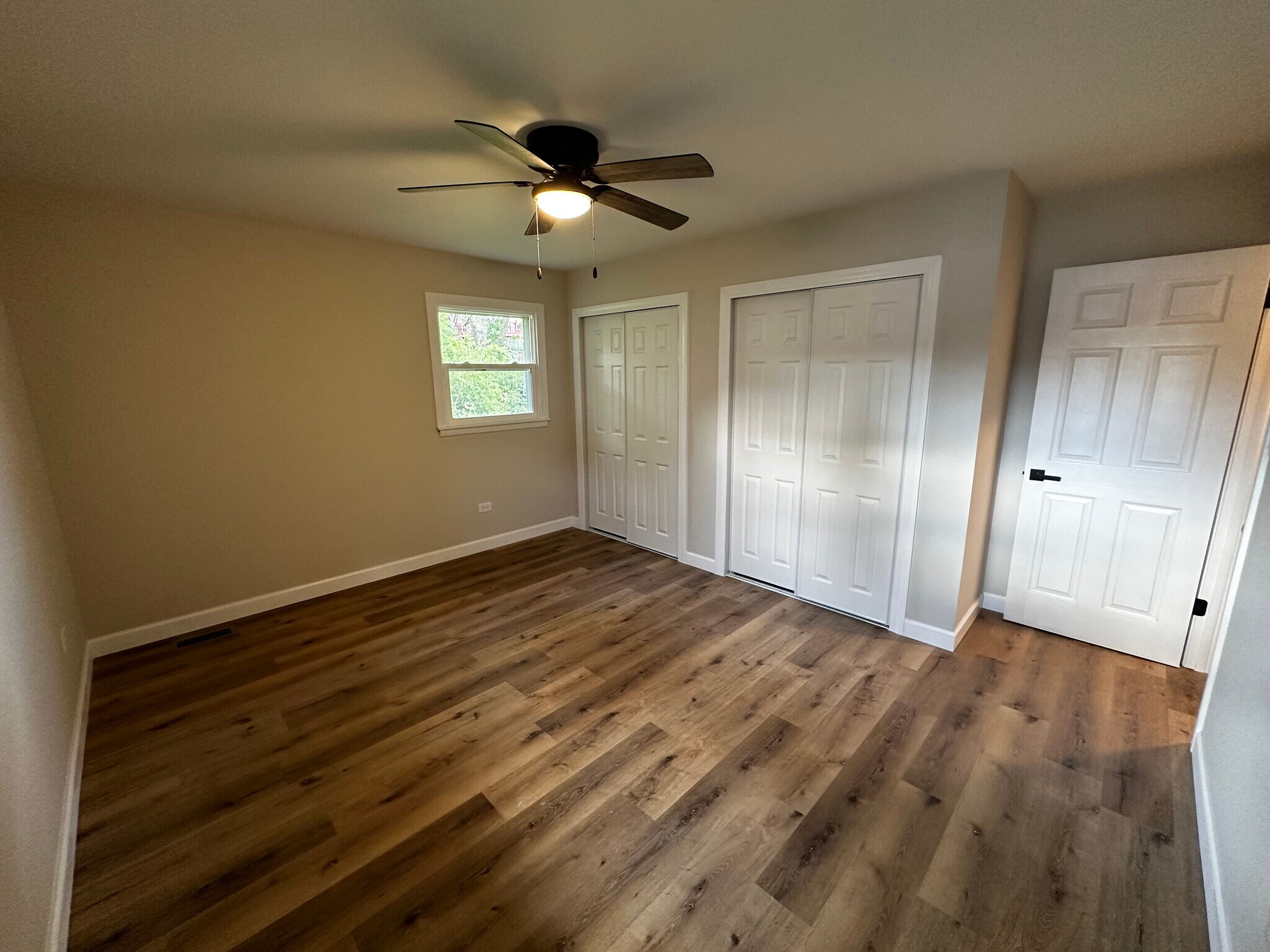 Building Photo - 10325 S Interlochen Dr