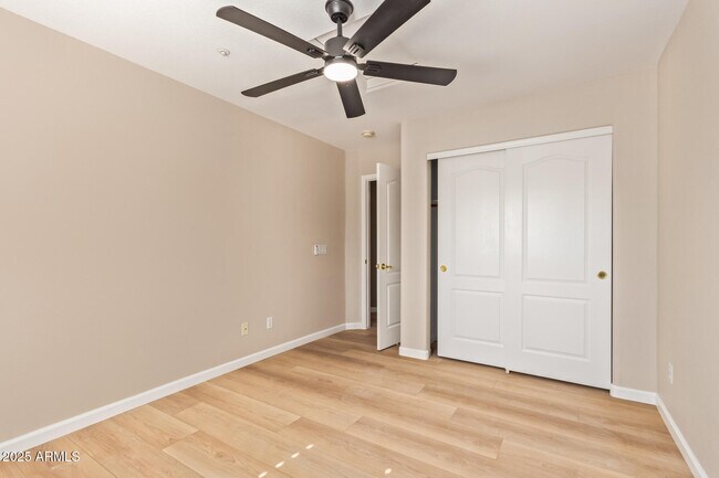 Building Photo - 7978 W Beck Ln