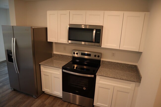 Building Photo - Great Home Great price!