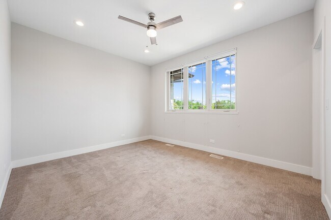 Building Photo - 39 Forest Ave