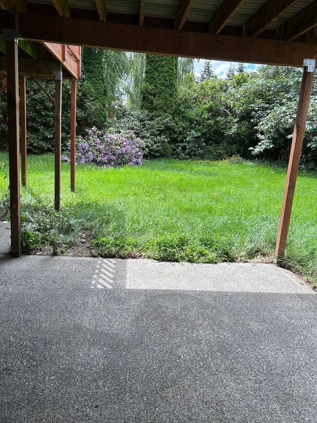 Building Photo - Beautifully Updated Fairwood Cul-de-Sac Home – Fresh Paint Throughout!
