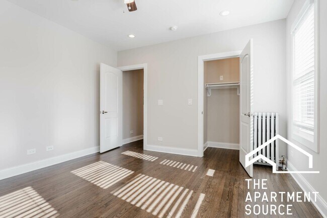 Building Photo - 1434 W Farragut Ave