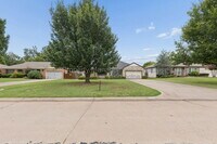 Building Photo - 1108 Larchmont Ln