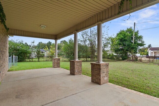 Building Photo - Charming 3 Bedroom 3 Bath Home Available in Fall 2025! Apply Today!