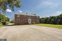 Building Photo - 10 Lloyd Ave