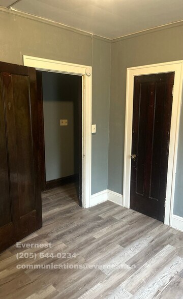 Building Photo - 3046 E 130th St