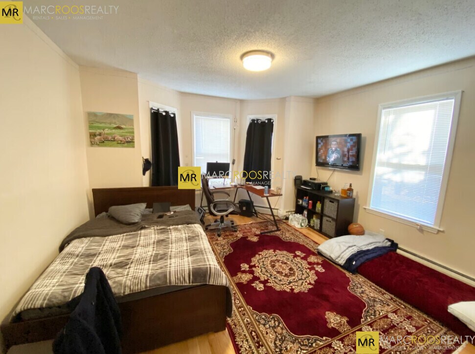 Building Photo - 10 Bickford Ave