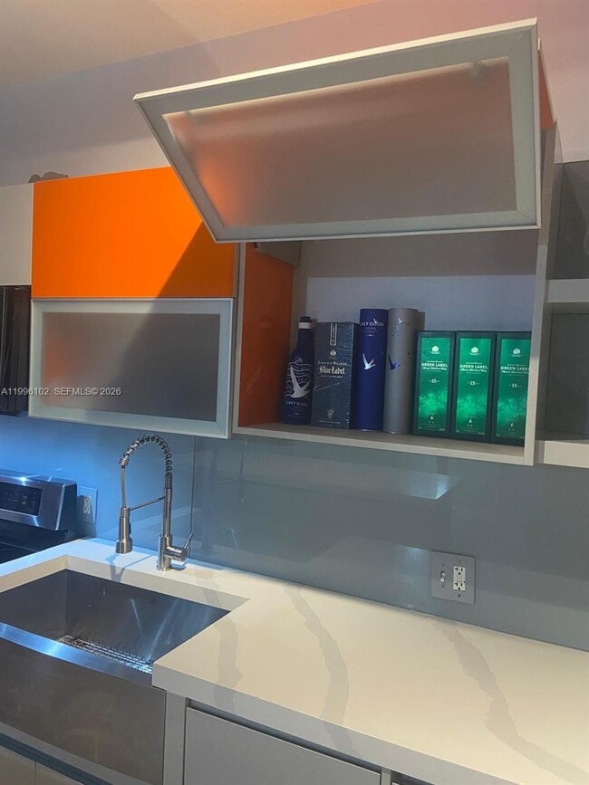 Building Photo - 10 SW South River Dr