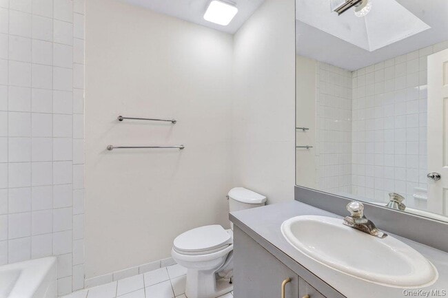 Building Photo - 124 Foxwood Dr