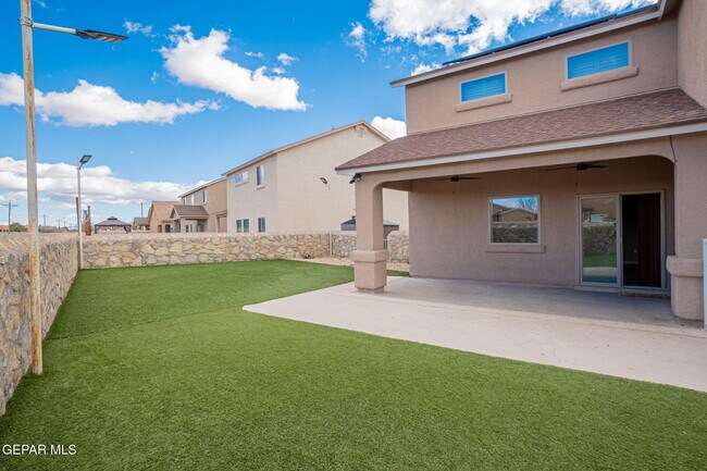 Building Photo - 14501 Meadow Lawn