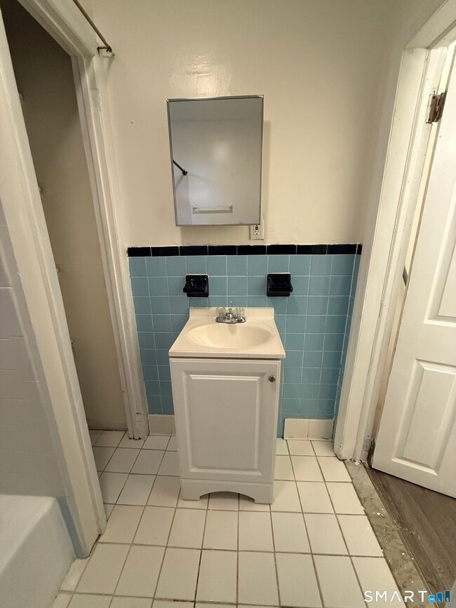 Building Photo - 180 5th St