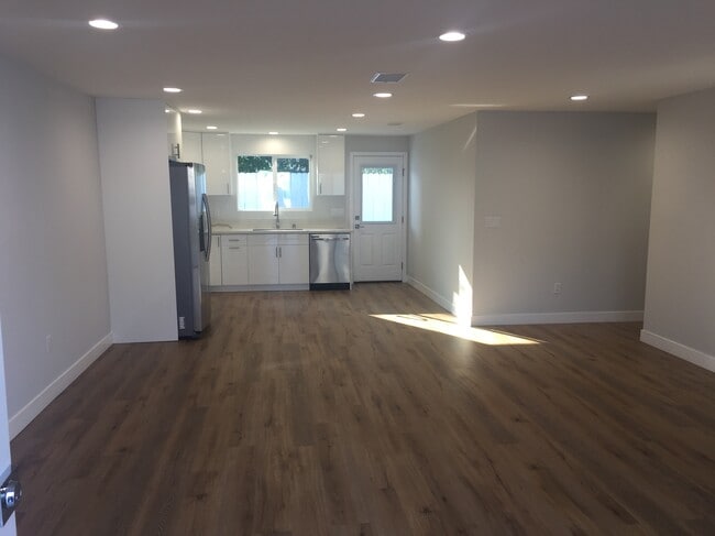 Building Photo - 6431 Gentry Ave