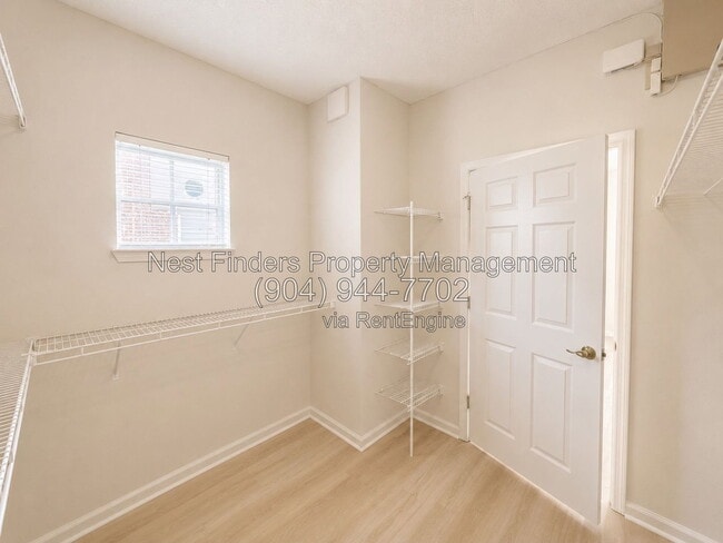 Building Photo - 10000 Gate Pkwy N