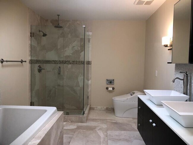 Building Photo - 633 Solar Isle Dr