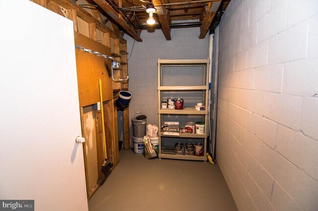 Building Photo - 5404 Helm Ct