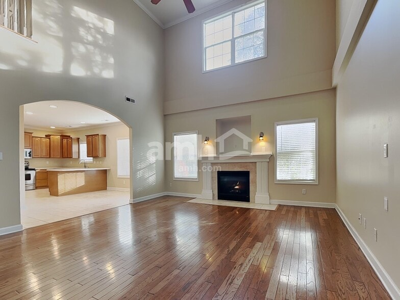 Building Photo - 1641 Silver Oak Ln